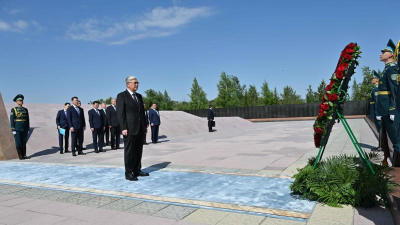 Бүгін — Саяси қуғын-сүргін және ашаршылық құрбандарын еске алу күні: Тоқаев боздақтардың рухына тағзым етті (фото)