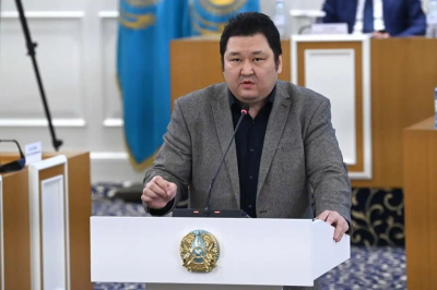 &laquo;Әділет&raquo; партиясының съезі: Марат Шибұтов қоғамға ұран емес, нақты нәтиже керек екенін айтты