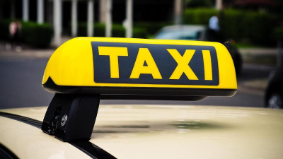 СҚО-да такси жүргізушілері көліктеріне қара лента тағып жүр