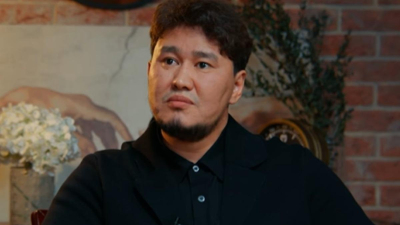 «Ісік пайда болды»: Жахан Отарғалиев әкесінің жол апатына ұшырағанын мәлімдеді