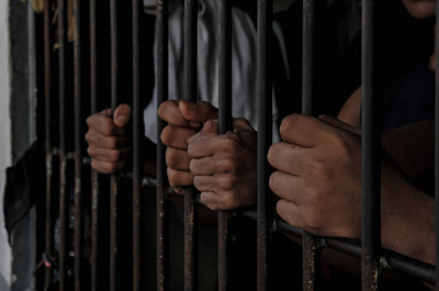 Лукашенко Жаңа жыл қарсаңында 22 сотталған азаматқа кешірім жасады