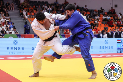 Жастар Джакартада белдеседі