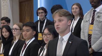 Тоқаев француз студентінің қазақша сөйлегеніне тәнті болды (ВИДЕО)