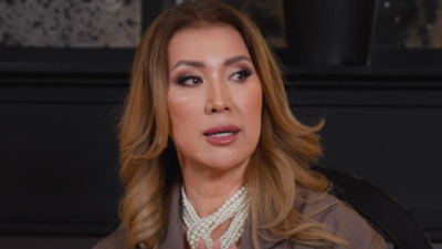 «Әкемнің бір органы жоқ»: Танымал журналист тікелей эфирде жылап қалды (ВИДЕО)