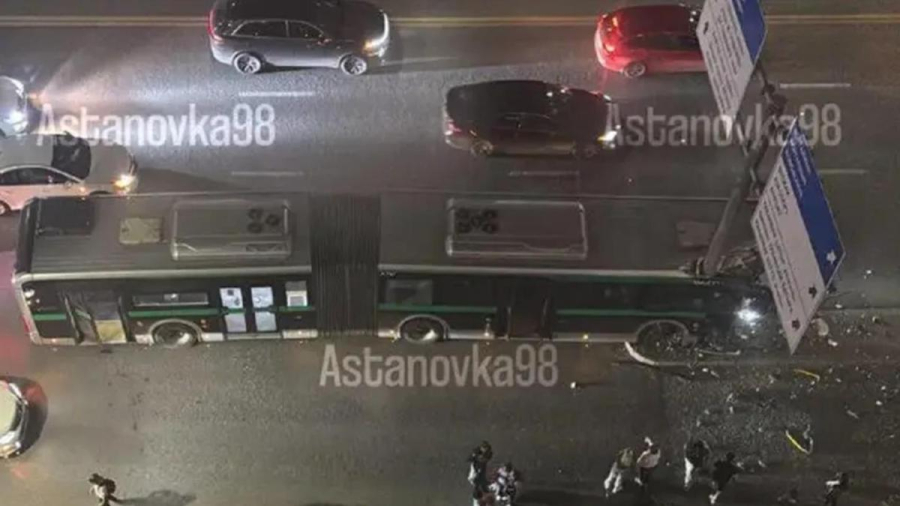 Астанадағы автобус апаты: 8 жасар қыз екі аяғынан айырылды