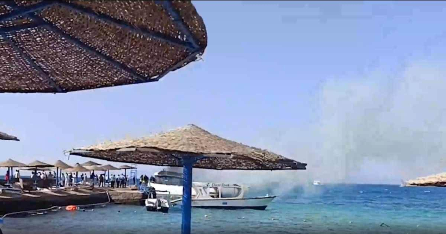 Два катера столкнулись и загорелись в Египте