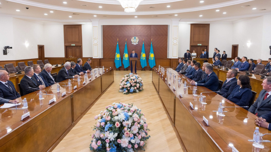 Президенттің атынан Шахтер күні қарсаңында сала мамандары мен ардагерлеріне мемлекеттік наградалар табыс етілді