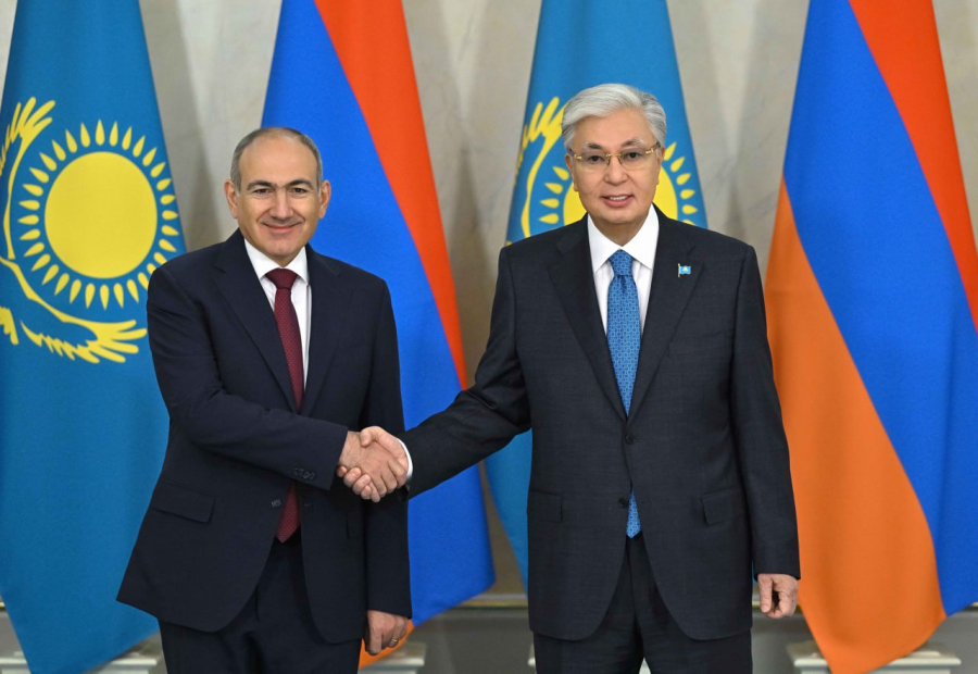 Мемлекет басшысы Армения премьер-министрімен келіссөз жүргізді