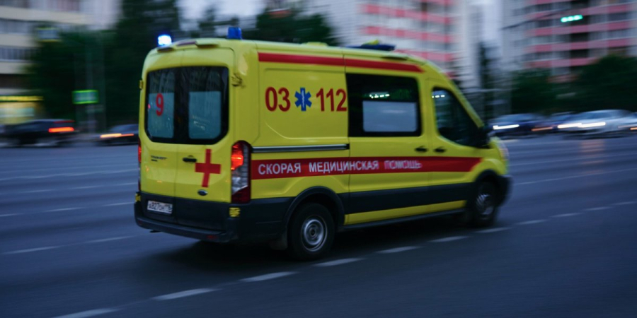 Астанада тұрғын үйдің сыртқы қаптамасы құлап, бес адам зардап шекті
