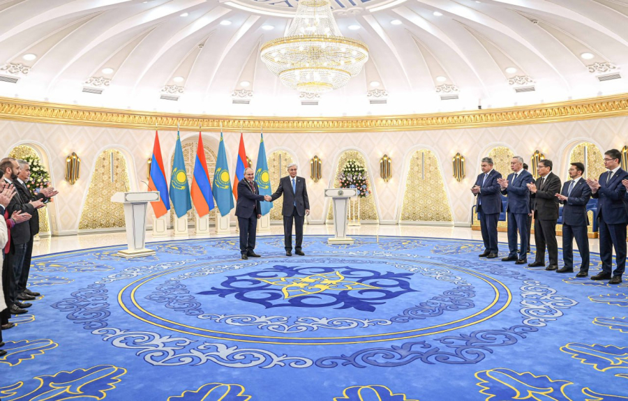 Президент Қасым-Жомарт Тоқаев Никол Пашинянды "Алтын Қыран" орденімен марапаттады