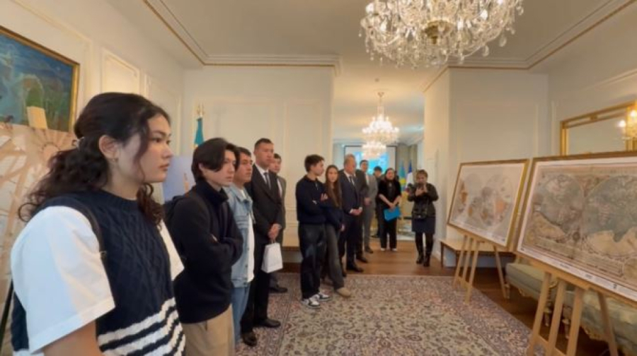 Республика күні Парижде аталып өтті