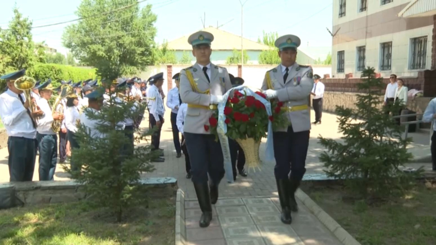Алматы облысында бейбіт күннің батырларын еске алды