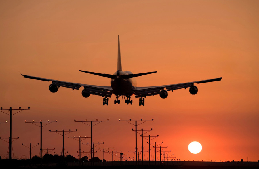 Түтін шыққан: Air Astana ұшағы Алматы әуежайына шұғыл қонды