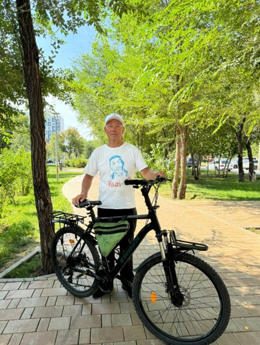 Абай еліне велосипедпен саяхаттады