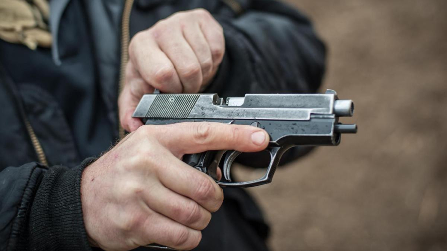 Астанада төрт адам баланы атыс қаруымен қорқытып, ақшасын тартып алған