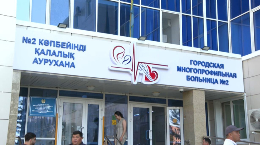 Астанадағы автобус апаты: 2 адам аураханада жатыр