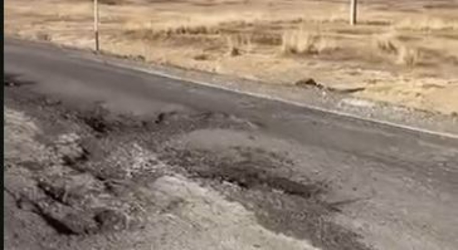 Шет ауданында жаңа жөнделген жол опырып қалды: тұрғындар әкімдікке наразы