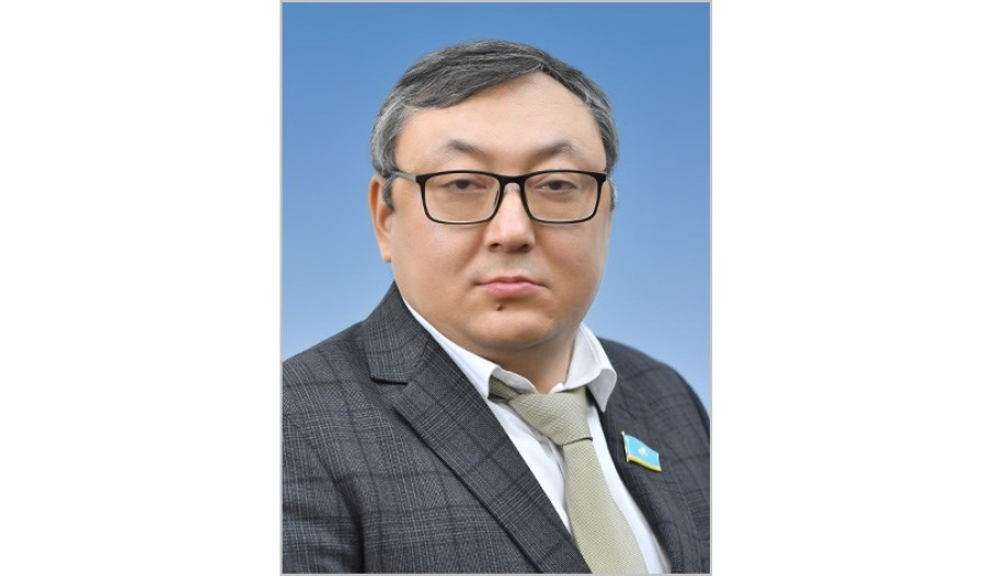 Депутат: жұмысшылардың мәртебесін сөзбен емес, іспен көтеру керек